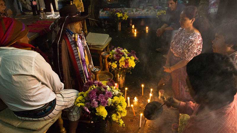 La Cosmovisione Maya e il culto del Maximòn: il feticcio vivente