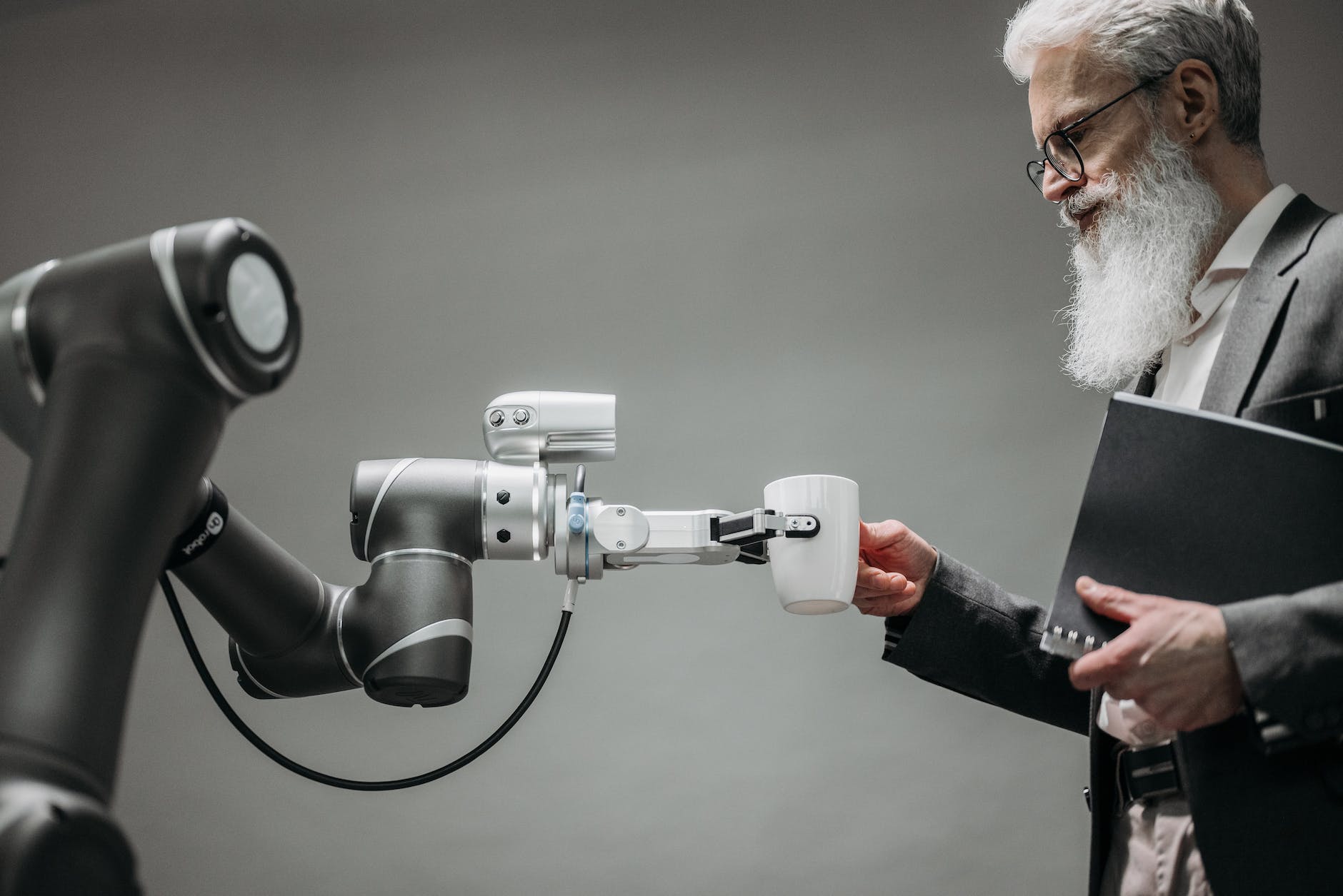 Lavorare con l’Intelligenza Artificiale: utopia o realtà?