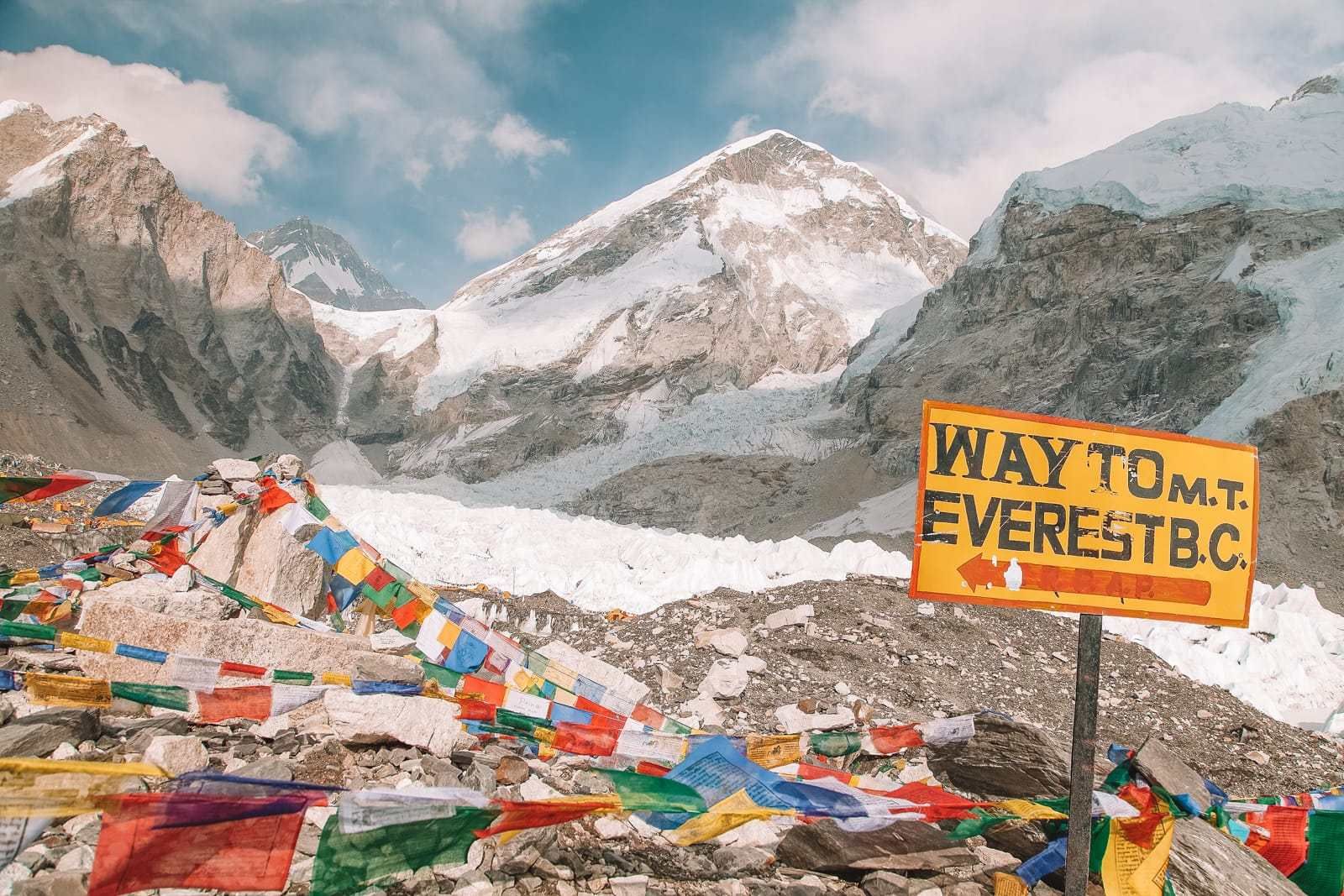 EVEREST: la scalata del “tetto del mondo” tra anniversari e cambiamento climatico