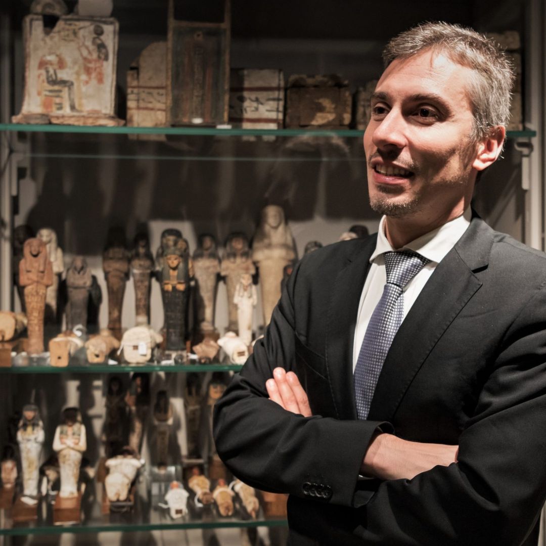 “Razzista contro gli italiani”: il direttore del Museo Egizio al centro di una polemica sterile