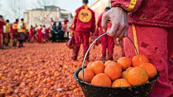Storico Carnevale di Ivrea: arance che sanno di libertà