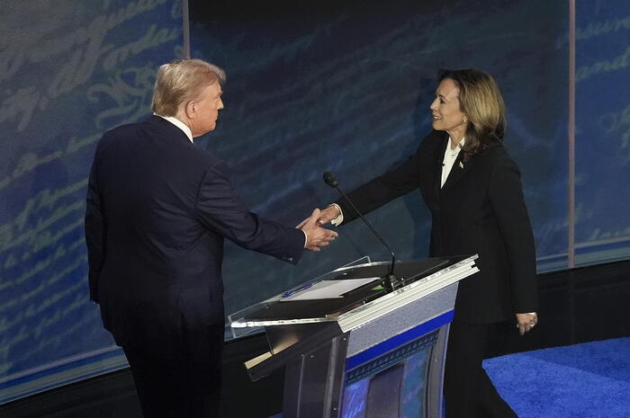 Elezioni USA 2024: analisi e significato dell’abbigliamento di Donald Trump e Kamala Harris