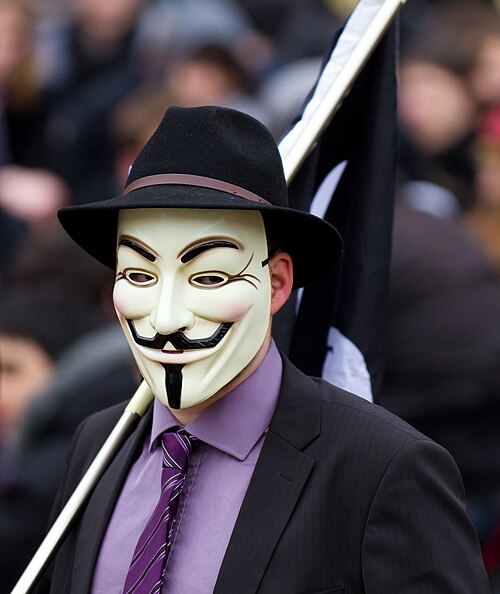Maschera della ribellione: passaggio da persona a simbolo