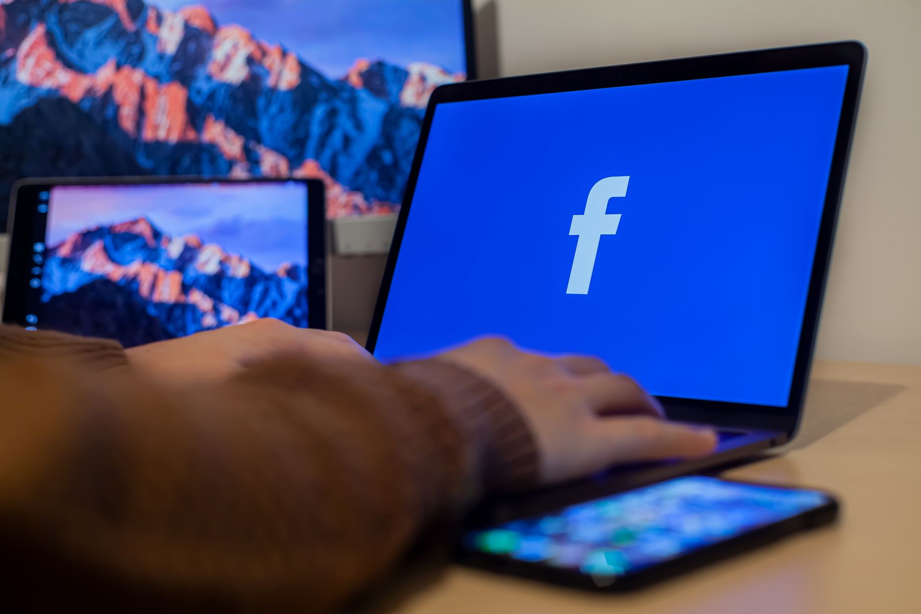 Facebook ai raggi X – la perversa architettura del social network per eccellenza